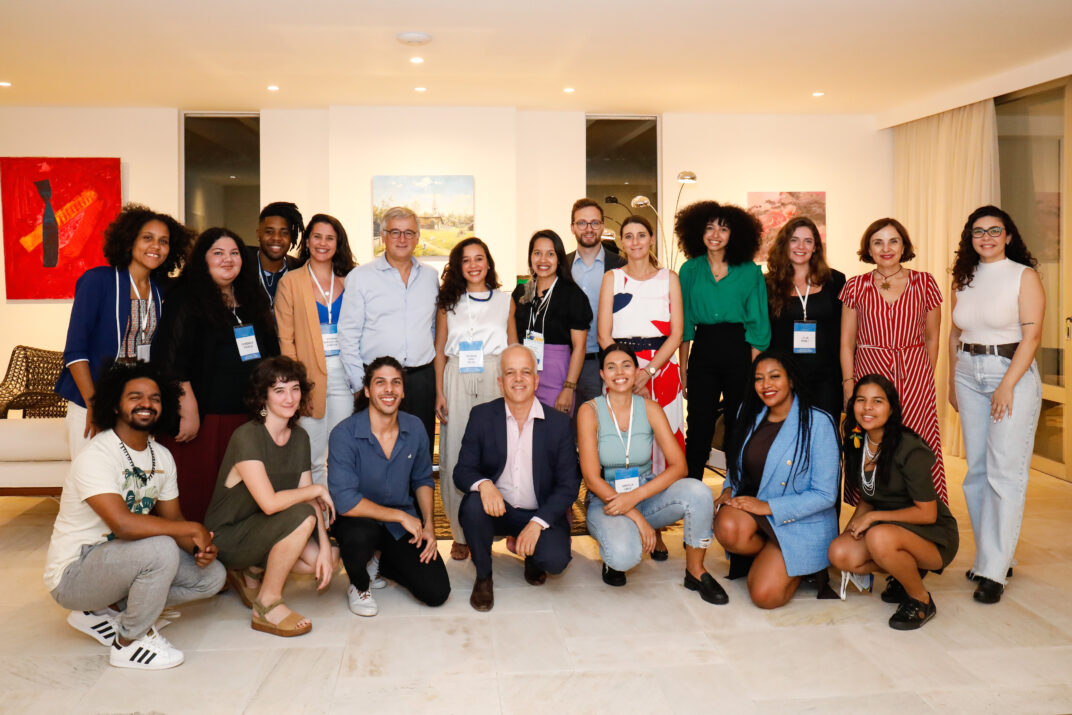 Delegação do Youth Souding Board da União Europeia no Brasil com o Embaixador Ignacio Ybanez. Foto: 